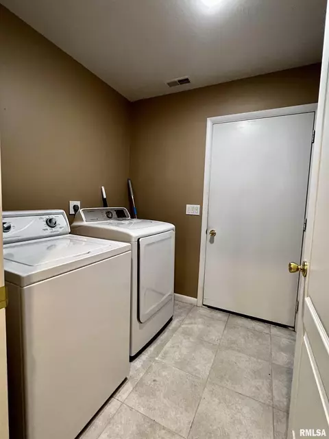 306 Pinecrest Dr, Macomb, IL 61455 photo 20