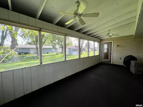 306 Pinecrest Dr, Macomb, IL 61455 photo 22