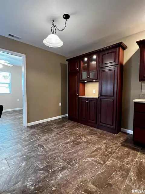 306 Pinecrest Dr, Macomb, IL 61455 photo 14