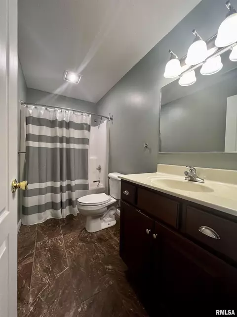 306 Pinecrest Dr, Macomb, IL 61455 photo 17