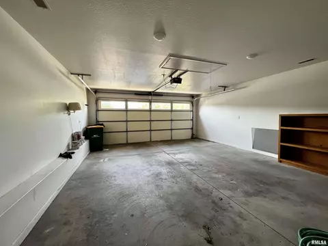 306 Pinecrest Dr, Macomb, IL 61455 photo 23