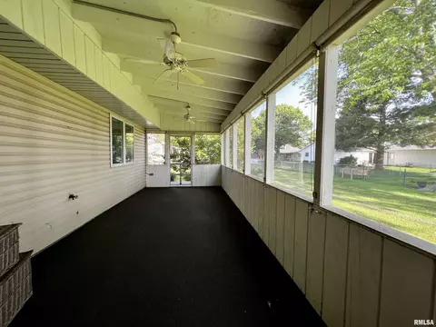 306 Pinecrest Dr, Macomb, IL 61455 photo 21