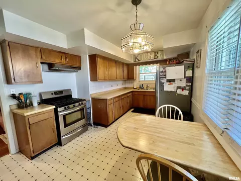 715 E Willcox Ave, Peoria, IL 61603 photo 7