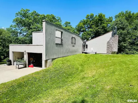 90 Emmy Rd, Macomb, IL 61455 photo 8