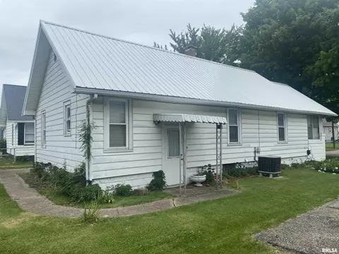 914 E Locust St, Canton, IL 61520 photo 5