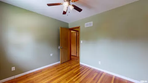 2102 E Harvard Ave, Peoria, IL 61614 photo 26