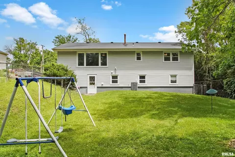 2102 E Harvard Ave, Peoria, IL 61614 photo 4