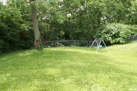 2102 E Harvard Ave, Peoria, IL 61614 photo 5