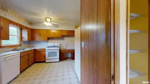 2102 E Harvard Ave, Peoria, IL 61614 photo 17