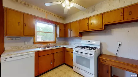 2102 E Harvard Ave, Peoria, IL 61614 photo 13