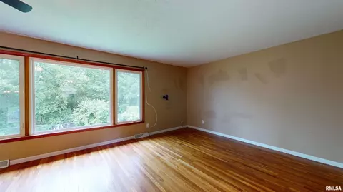2102 E Harvard Ave, Peoria, IL 61614 photo 10