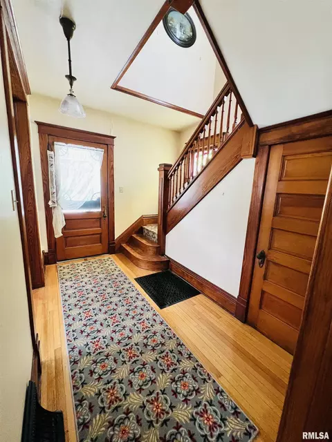 704 E Washington St, Macomb, IL 61455 photo 8