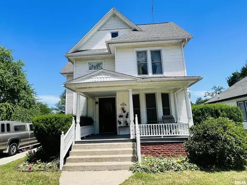 704 E Washington St, Macomb, IL 61455 photo 1