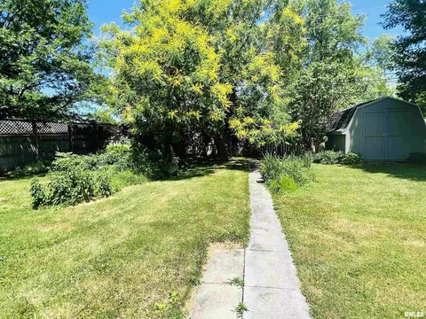 704 E Washington St, Macomb, IL 61455 photo 6