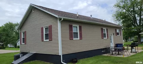 820 E Division St, Galva, IL 61434 photo 2