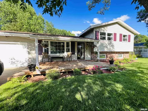 1154 Debbie Ln, Macomb, IL 61455 photo 2