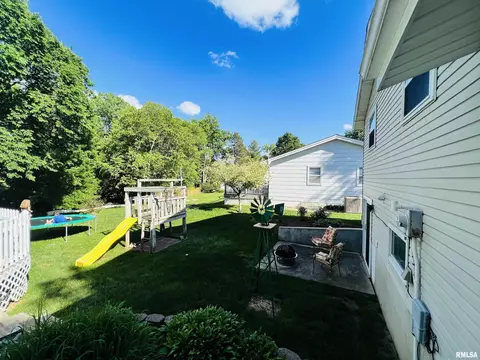 1154 Debbie Ln, Macomb, IL 61455 photo 3