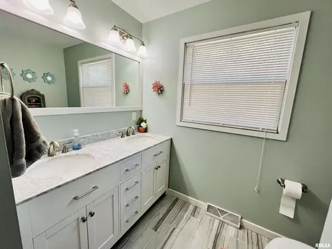 1154 Debbie Ln, Macomb, IL 61455 photo 15