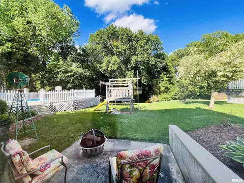 1154 Debbie Ln, Macomb, IL 61455 photo 4