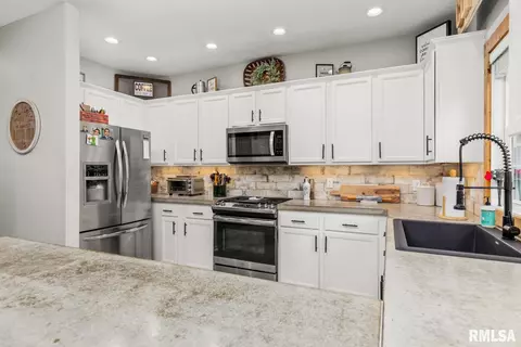 1502 Noel Dr, Metamora, IL 61548 photo 8