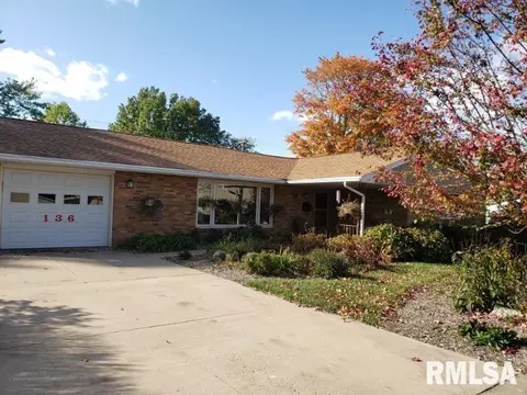 136 Holden Ter, Macomb, IL 61455 photo 1