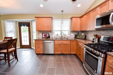 804 Devonshire Rd, Washington, IL 61571 photo 19