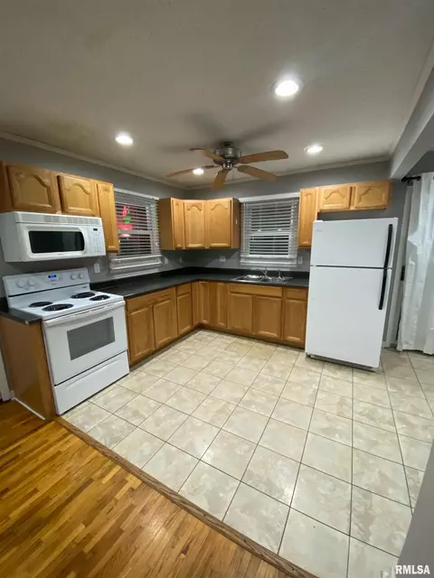 130 E Adams St, Macomb, IL 61455 photo 5