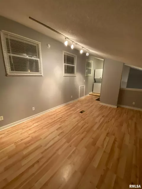 130 E Adams St, Macomb, IL 61455 photo 9