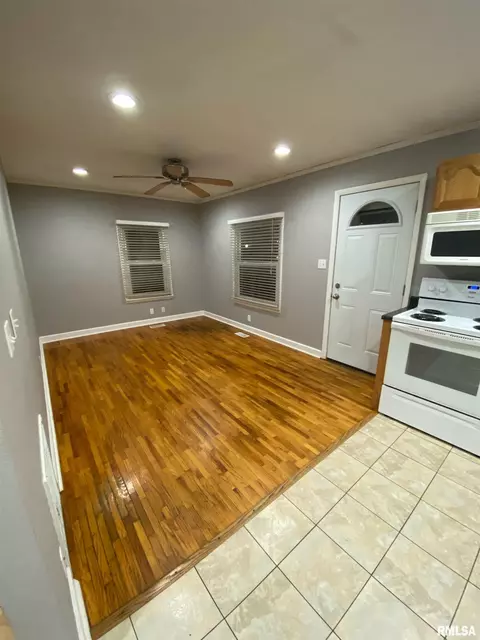 130 E Adams St, Macomb, IL 61455 photo 4