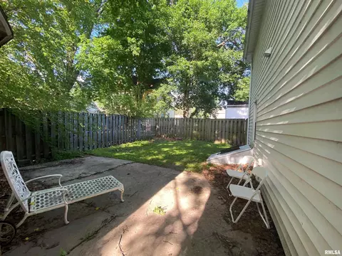130 E Adams St, Macomb, IL 61455 photo 2