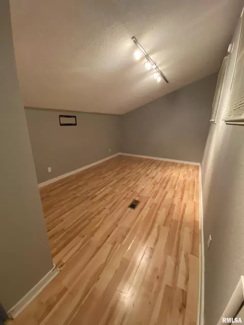 130 E Adams St, Macomb, IL 61455 photo 8