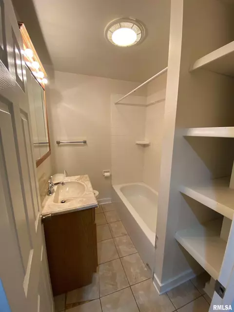 130 E Adams St, Macomb, IL 61455 photo 11