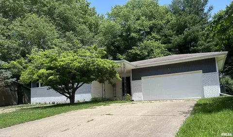 301 Meadow Dr, Macomb, IL 61455 photo 1