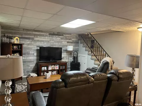 301 Meadow Dr, Macomb, IL 61455 photo 21