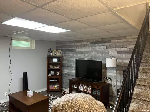 301 Meadow Dr, Macomb, IL 61455 photo 22