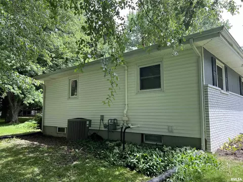 301 Meadow Dr, Macomb, IL 61455 photo 30