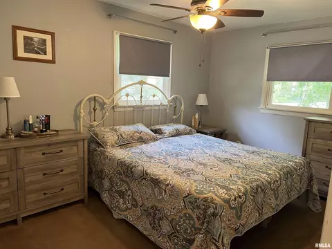 301 Meadow Dr, Macomb, IL 61455 photo 12