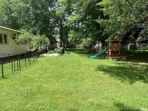 301 Meadow Dr, Macomb, IL 61455 photo 28