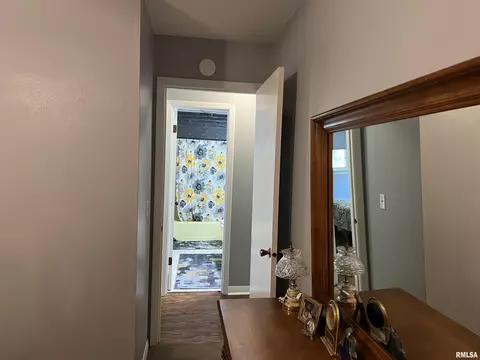 301 Meadow Dr, Macomb, IL 61455 photo 15