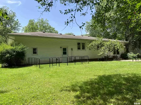 301 Meadow Dr, Macomb, IL 61455 photo 29