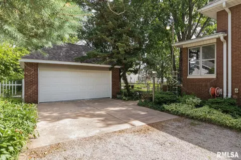 809 E Jefferson St, Washington, IL 61571 photo 5