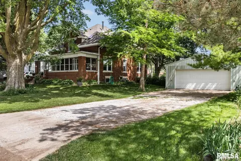 809 E Jefferson St, Washington, IL 61571 photo 2
