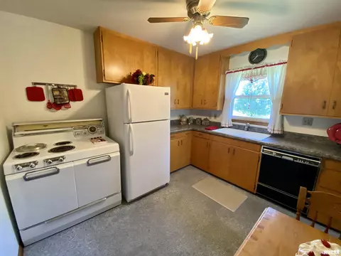 721 E Franklin St, Macomb, IL 61455 photo 11