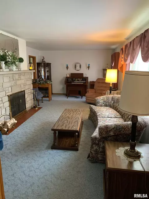 721 E Franklin St, Macomb, IL 61455 photo 5