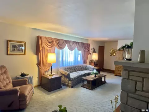 721 E Franklin St, Macomb, IL 61455 photo 4