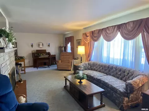 721 E Franklin St, Macomb, IL 61455 photo 6