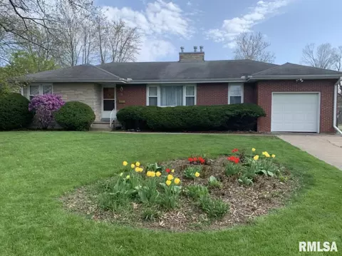 721 E Franklin St, Macomb, IL 61455 photo 2