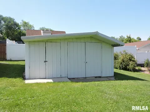 2434 Cherry Ln, Pekin, IL 61554 photo 18