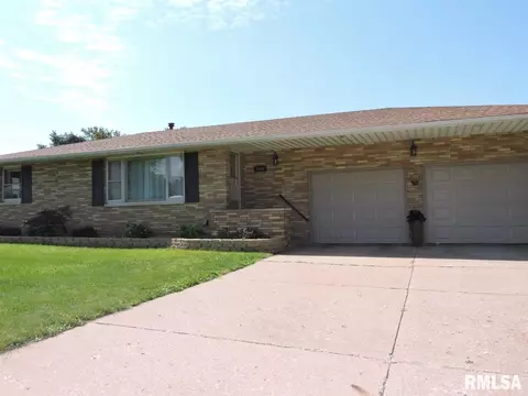 2434 Cherry Ln, Pekin, IL 61554 photo 1