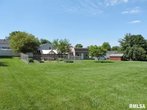 2434 Cherry Ln, Pekin, IL 61554 photo 9